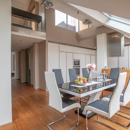 Luxury Central Duplex With Terrace Praha Bagian luar foto