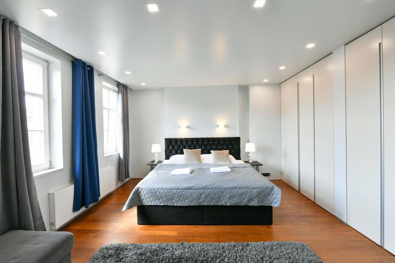Luxury Central Duplex With Terrace Praha Bagian luar foto