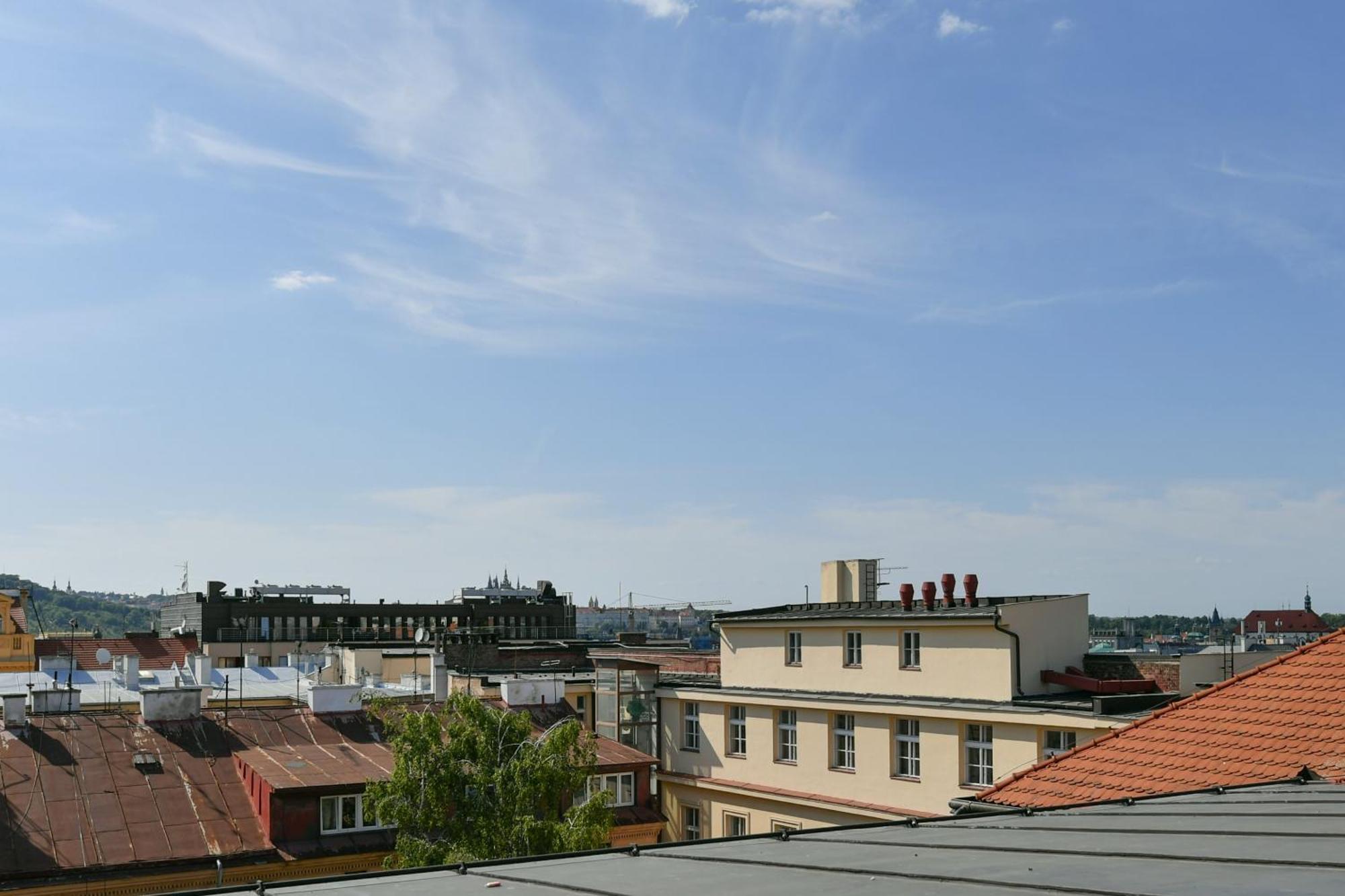 Luxury Central Duplex With Terrace Praha Bagian luar foto