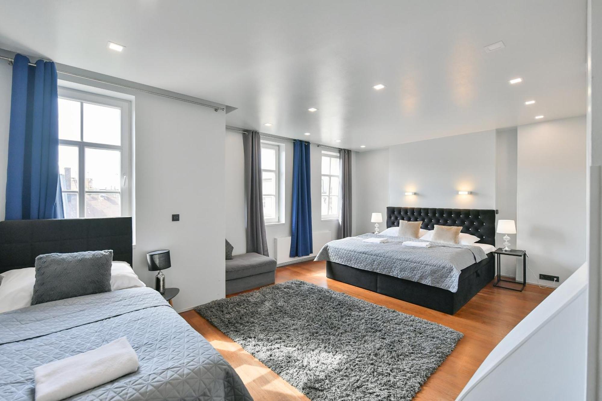 Luxury Central Duplex With Terrace Praha Bagian luar foto