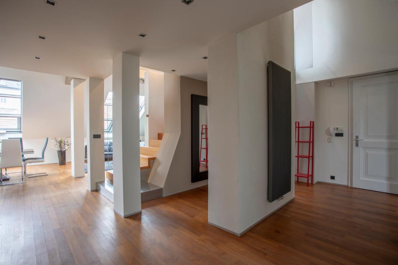 Luxury Central Duplex With Terrace Praha Bagian luar foto