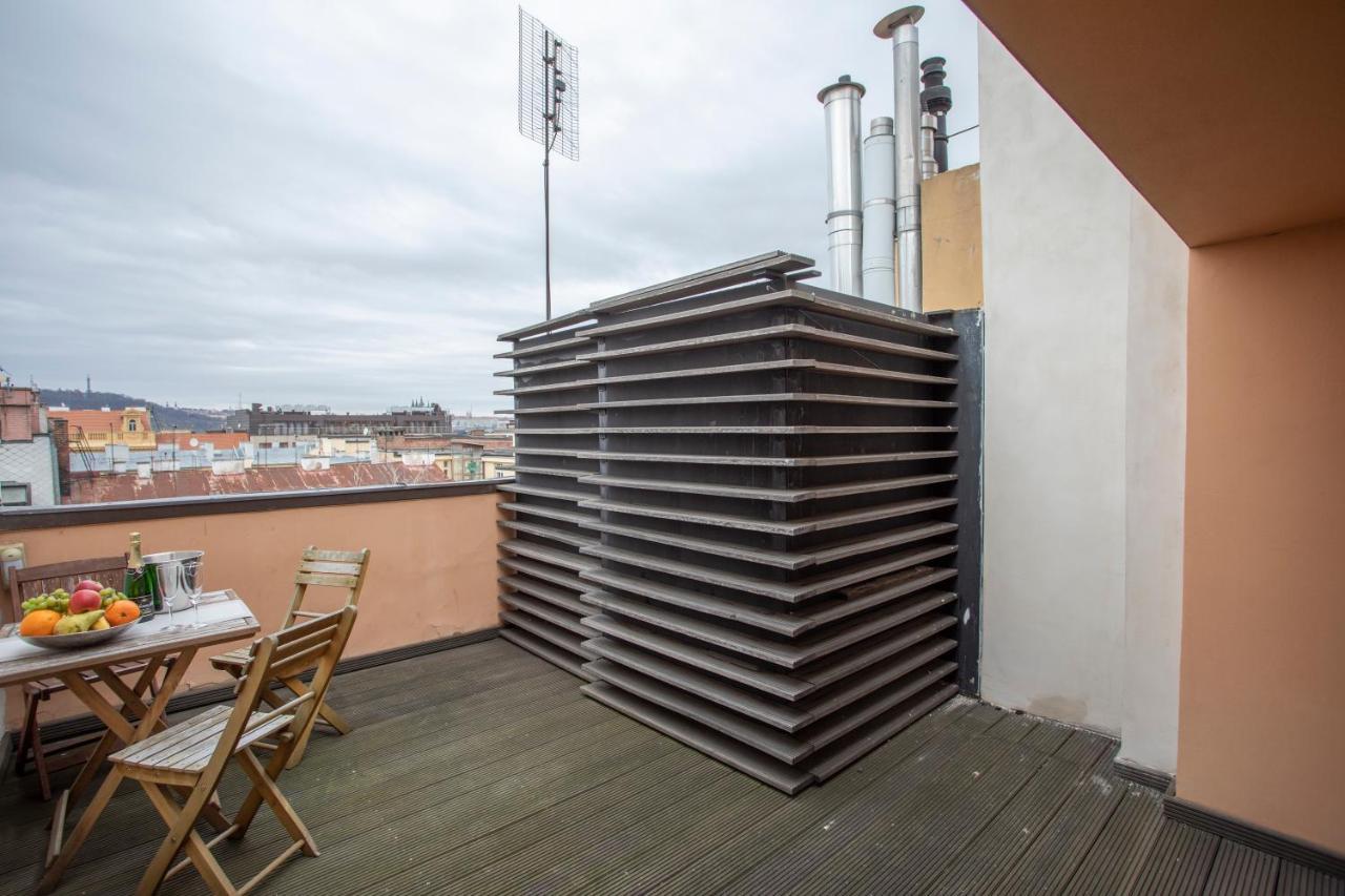 Luxury Central Duplex With Terrace Praha Bagian luar foto